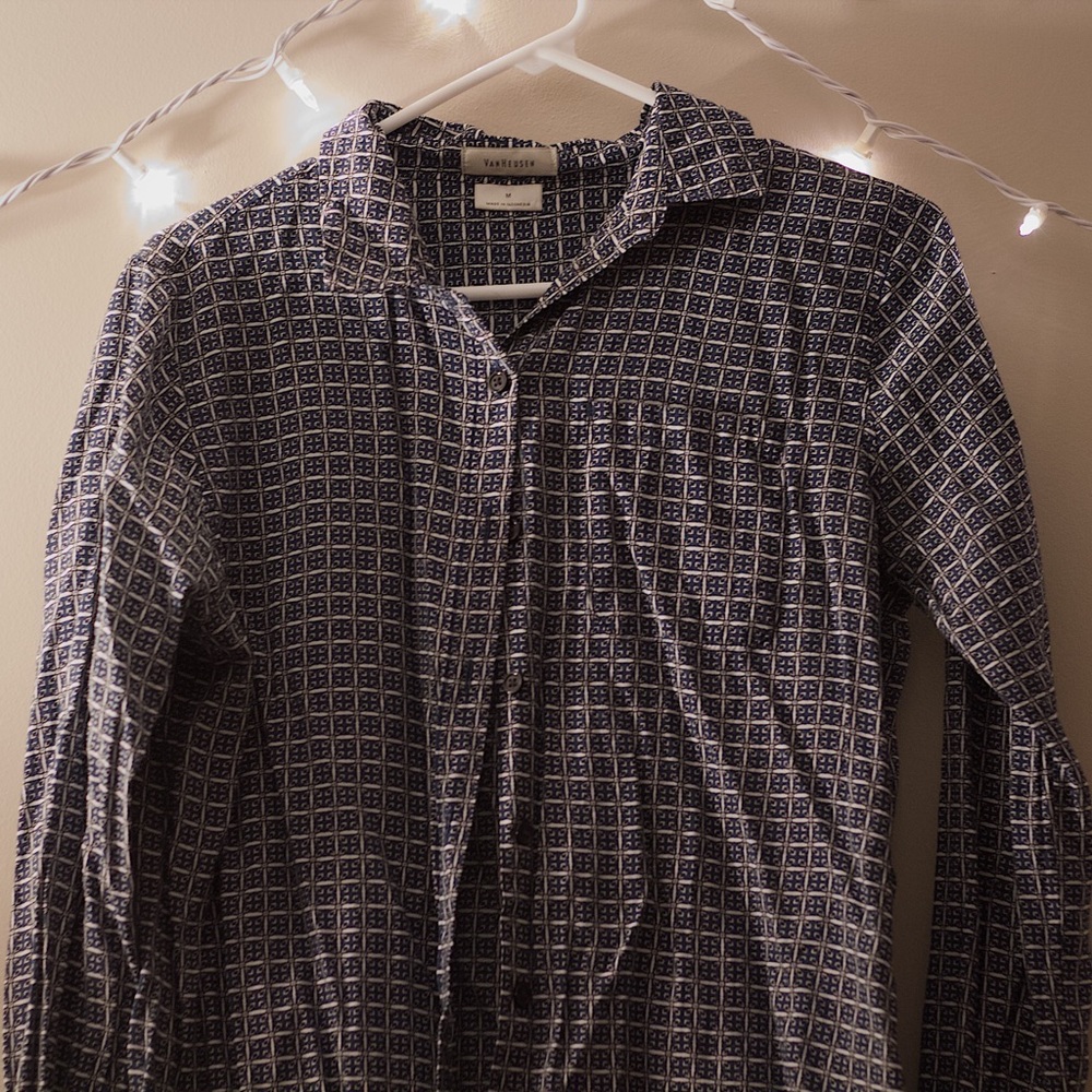 Women’s Dressy button down Van-Heusen blouse
